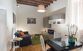 Fl Apartments Charming Flat In The Heart Of Trastevere